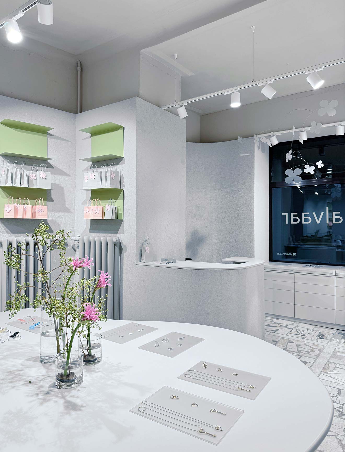 10-1320-1728@ColumnLarge (2)