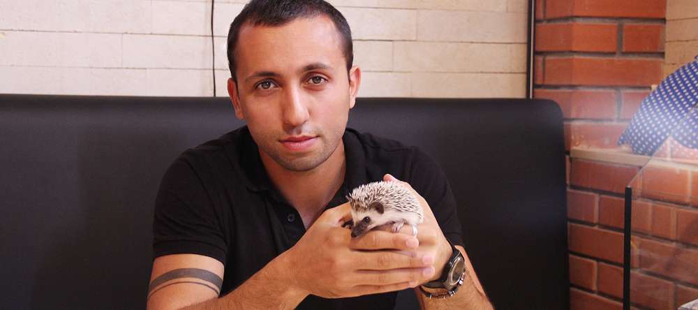 Как фотограф открыл первое в России кафе с ёжиками